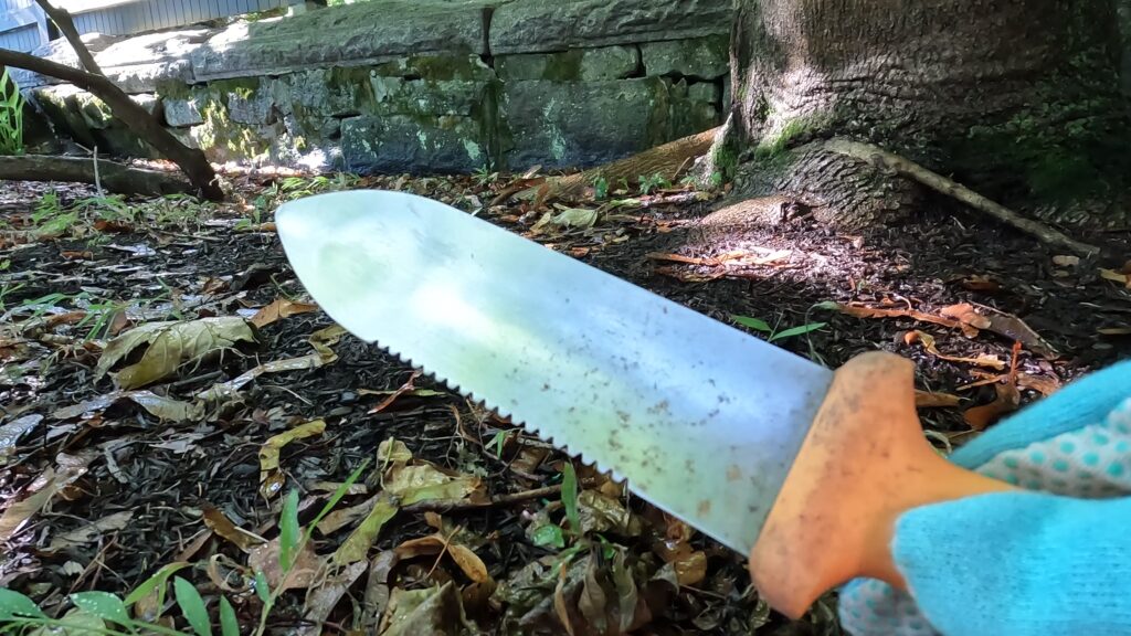 Garden Knife with Serrated edge for removing weeds